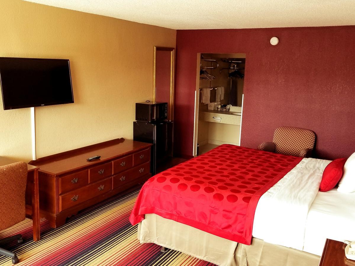 Days Inn By Wyndham Perry Near Fairgrounds Extérieur photo