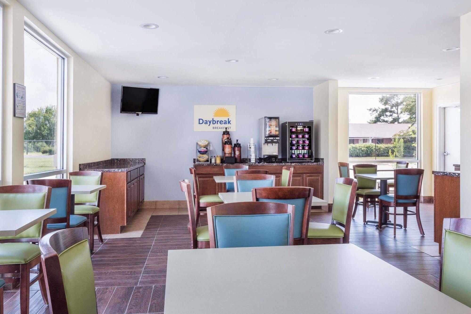 Days Inn By Wyndham Perry Near Fairgrounds Extérieur photo