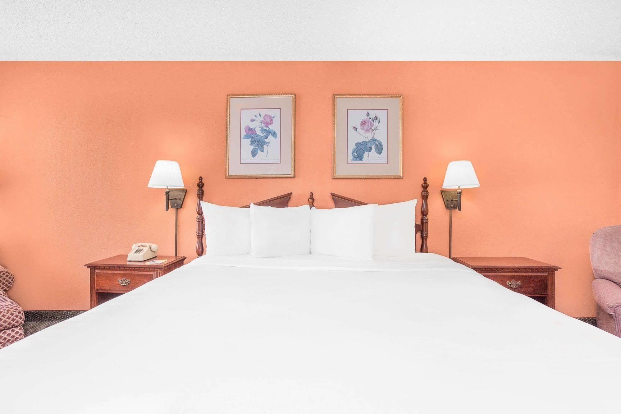 Days Inn By Wyndham Perry Near Fairgrounds Extérieur photo